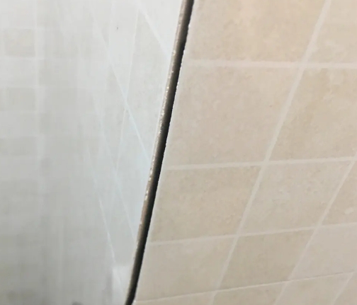 桐庐瓷砖空鼓维修公司分享阳台瓷砖脱落的修复过程可以分为以下几个步骤