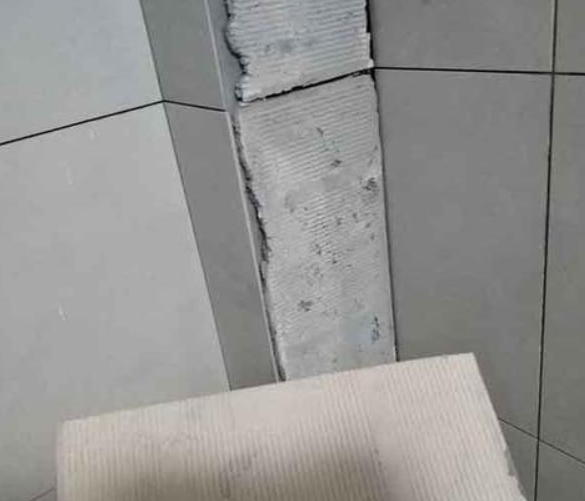 桐庐瓷砖空鼓维修公司分享下厨房瓷砖脱落的补救措施。